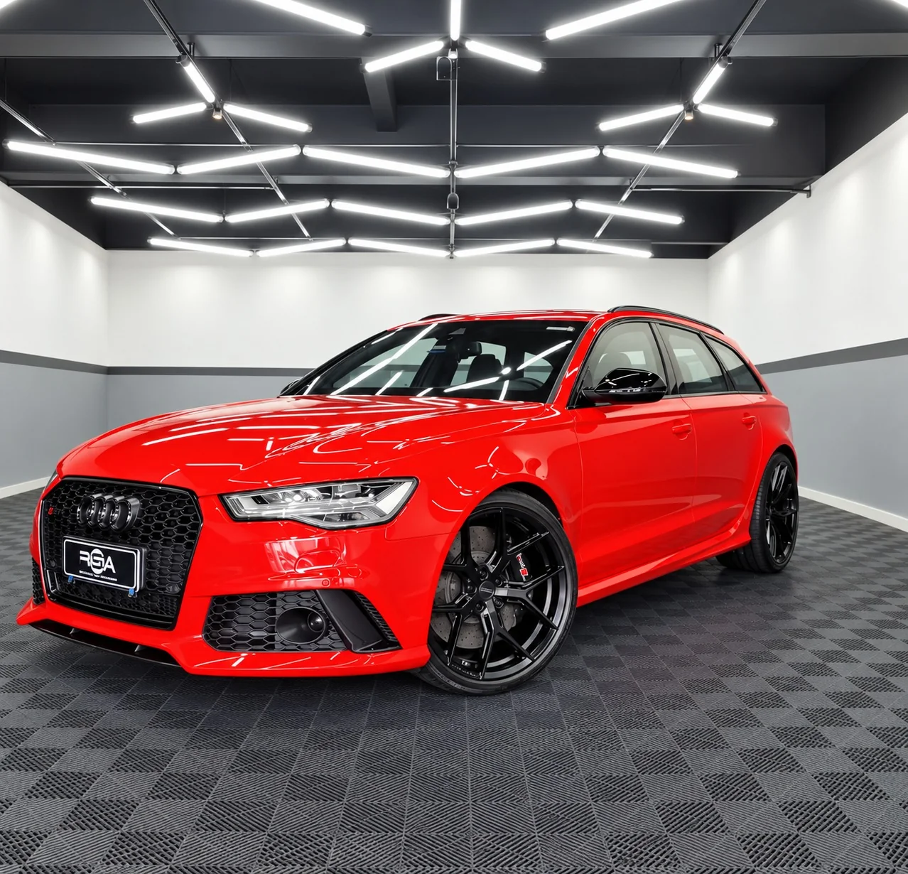 Audi vermelha no studio da Rosa Studio Automotivo